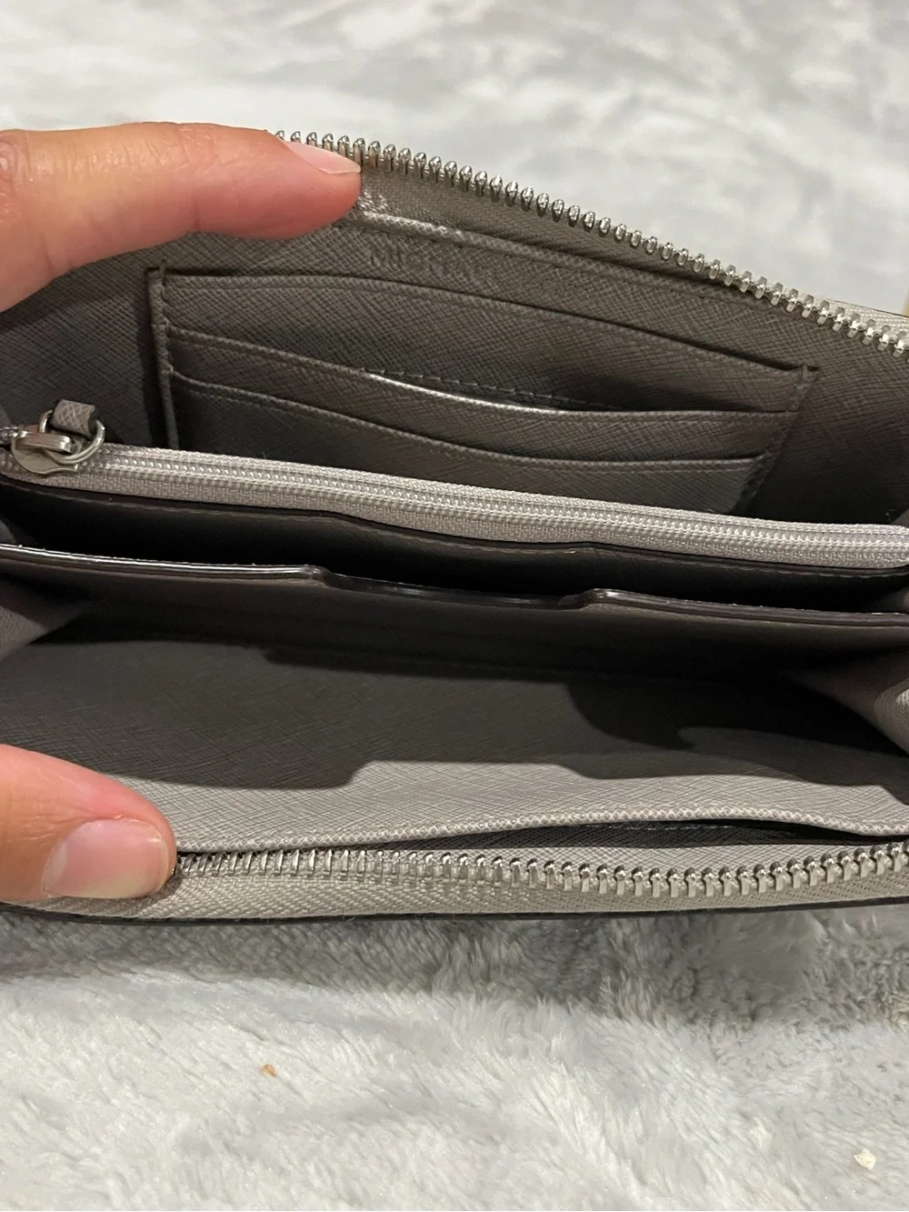 Michael Kors Jet Set Travel Continental Wallet Pearl Grey Excellent Condition
